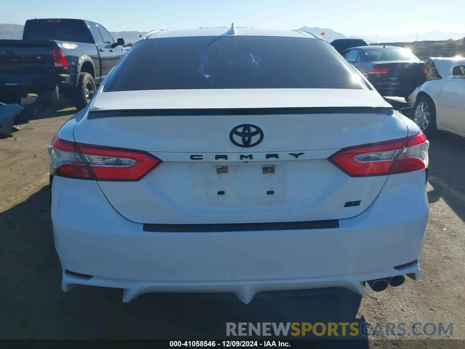 17 fotografías del automóvil dañado 4T1B11HK2KU778826 TOYOTA CAMRY 2019
