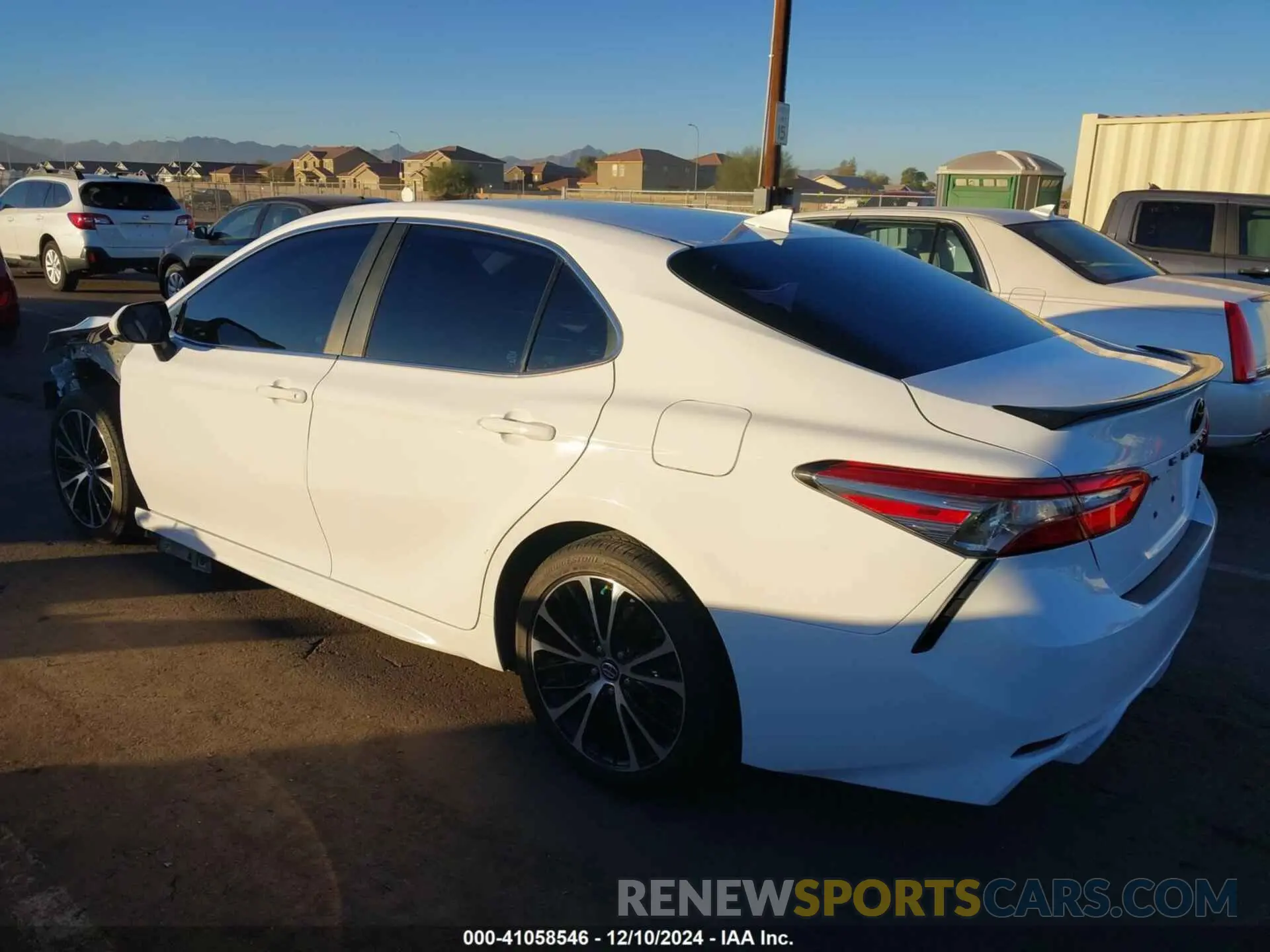 3 fotografías del automóvil dañado 4T1B11HK2KU778826 TOYOTA CAMRY 2019