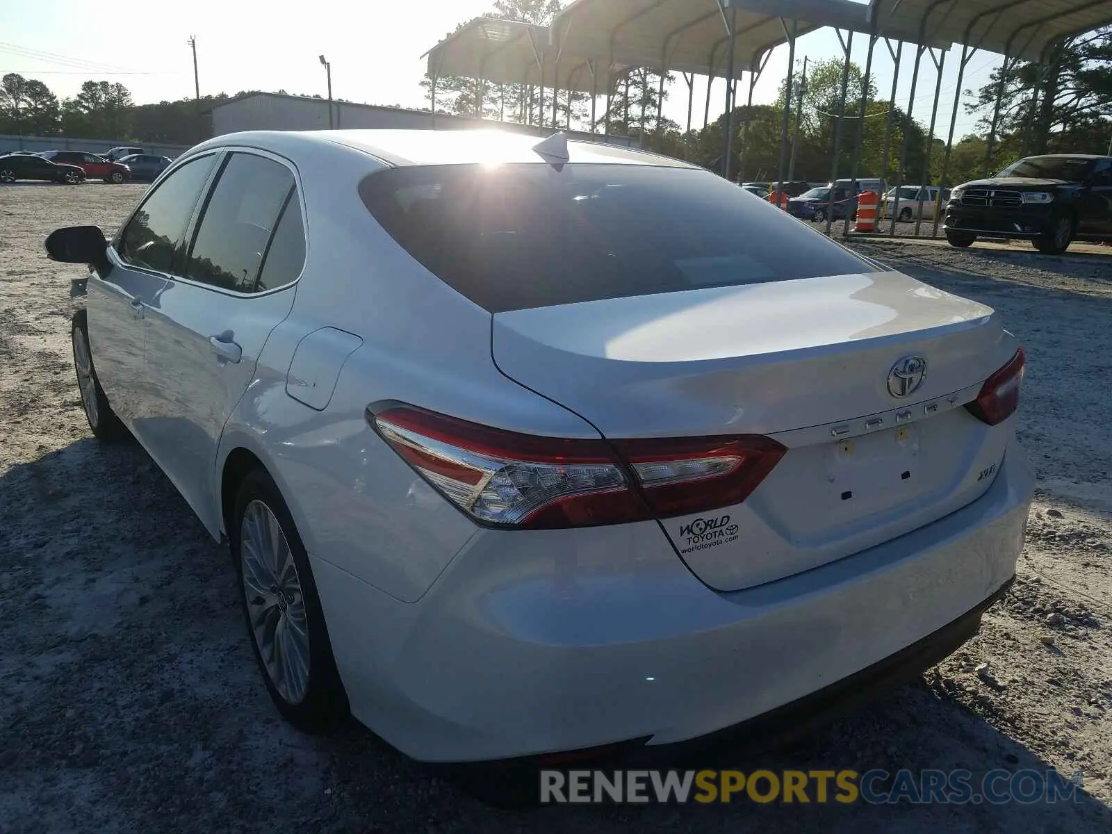 3 fotografías del automóvil dañado 4T1B11HK2KU785744 TOYOTA CAMRY 2019