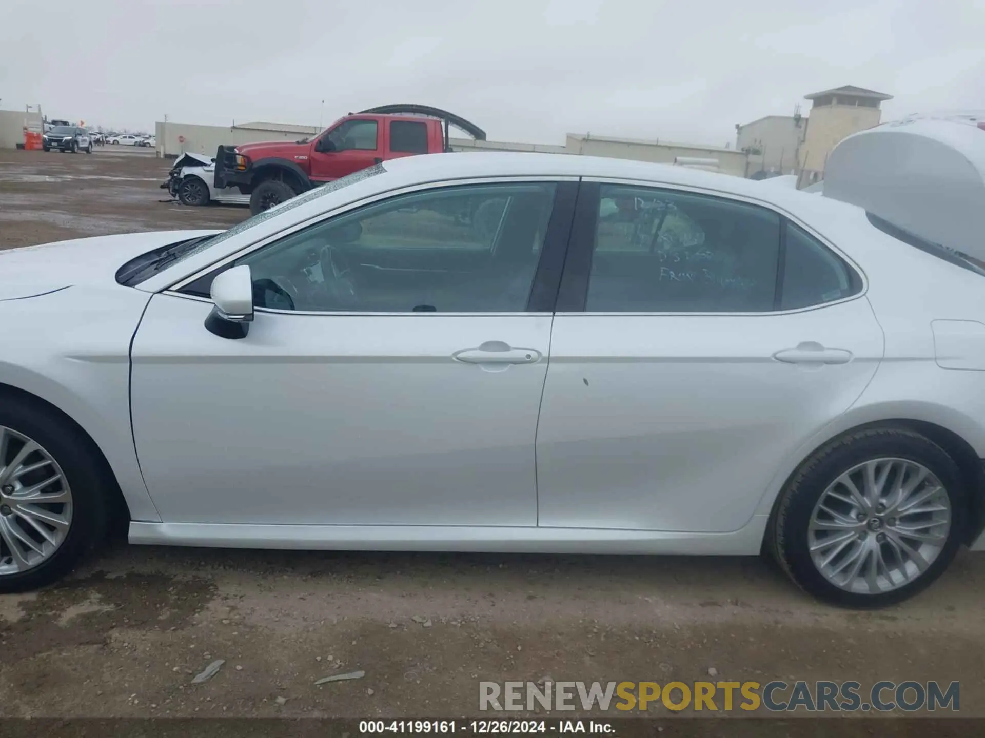 14 fotografías del automóvil dañado 4T1B11HK2KU802090 TOYOTA CAMRY 2019