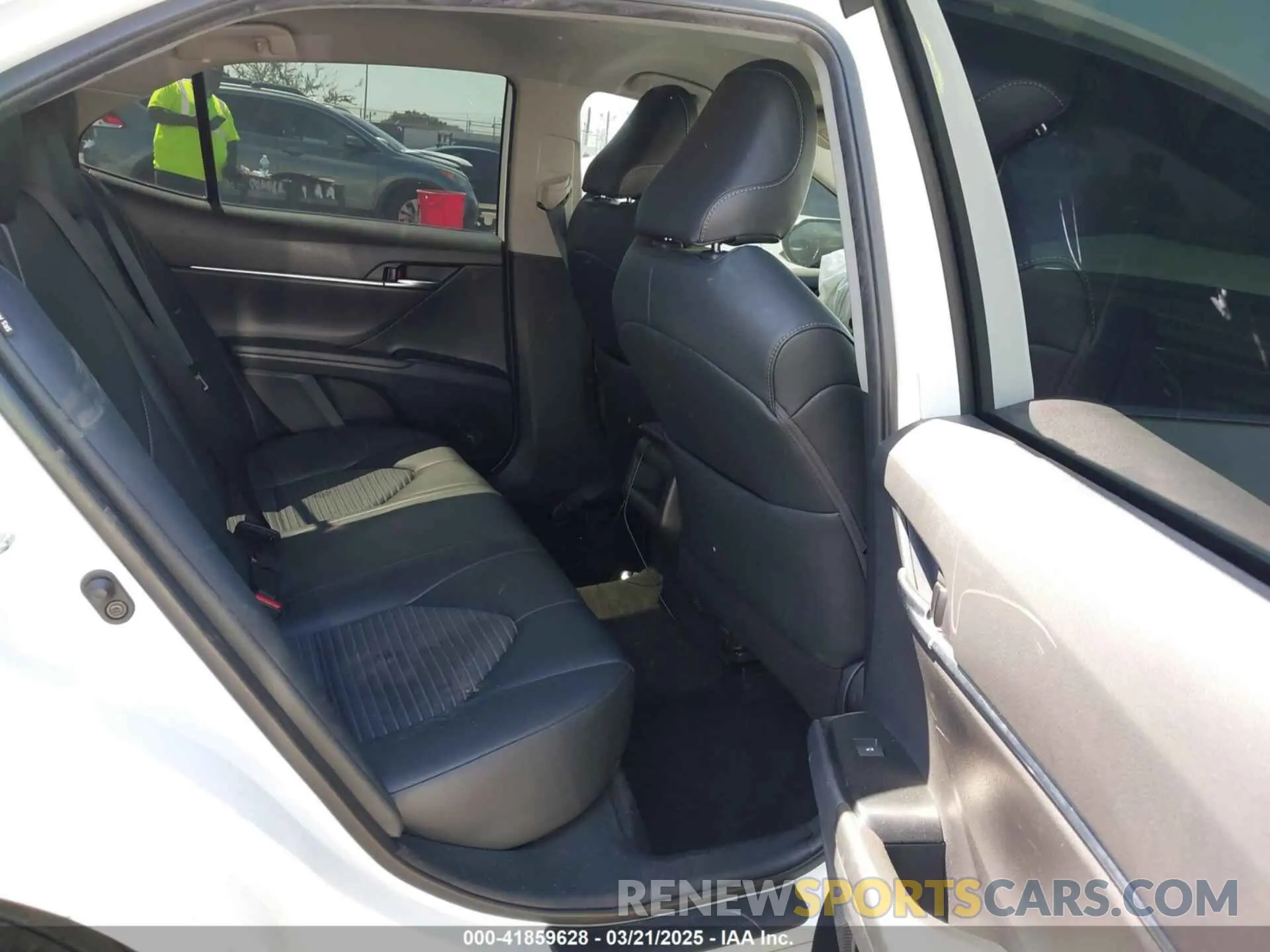 8 fotografías del automóvil dañado 4T1B11HK2KU804101 TOYOTA CAMRY 2019