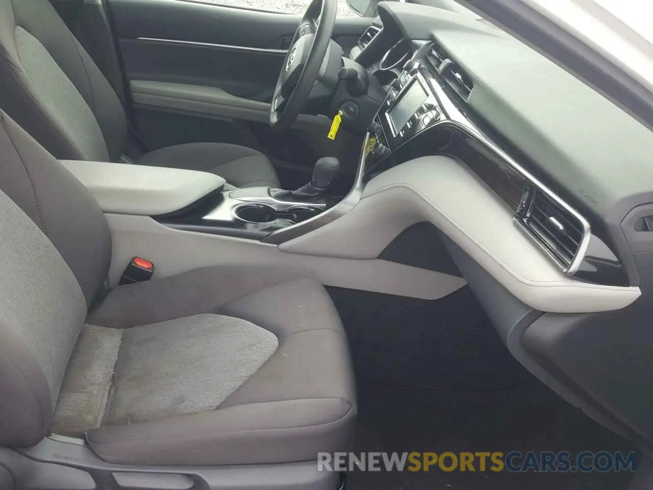5 fotografías del automóvil dañado 4T1B11HK2KU822288 TOYOTA CAMRY 2019