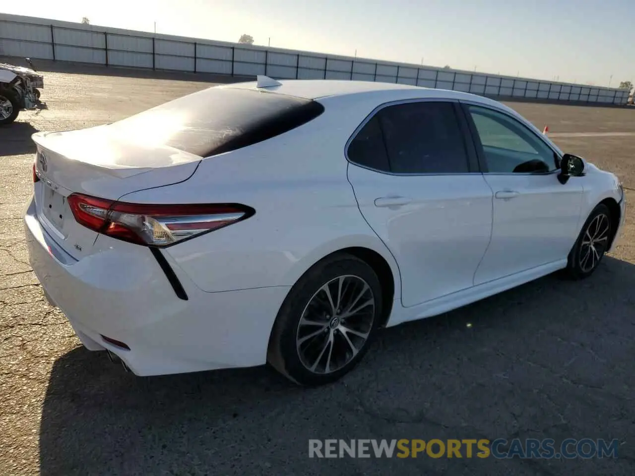 3 fotografías del automóvil dañado 4T1B11HK2KU838104 TOYOTA CAMRY 2019