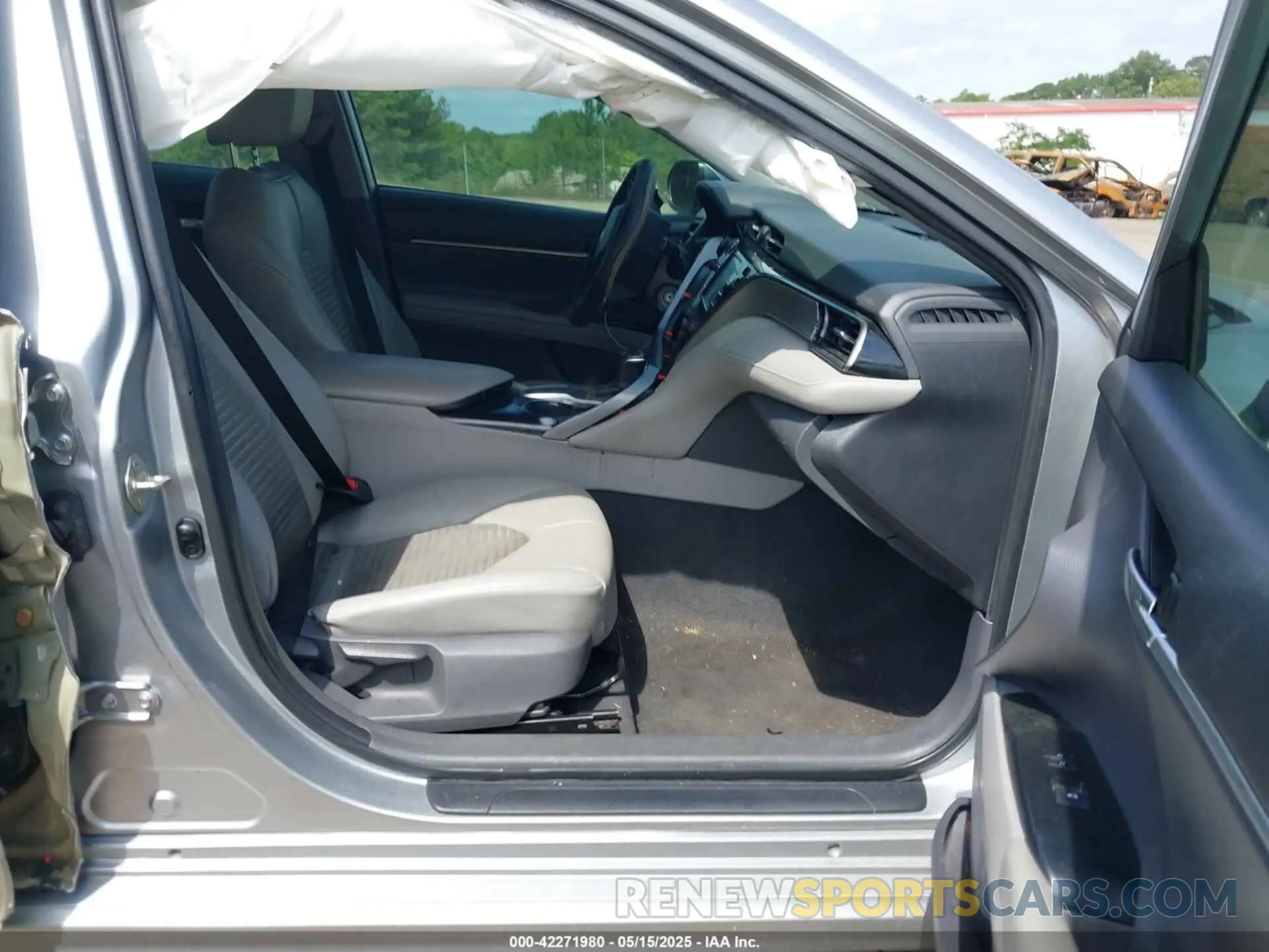 5 fotografías del automóvil dañado 4T1B11HK2KU853217 TOYOTA CAMRY 2019