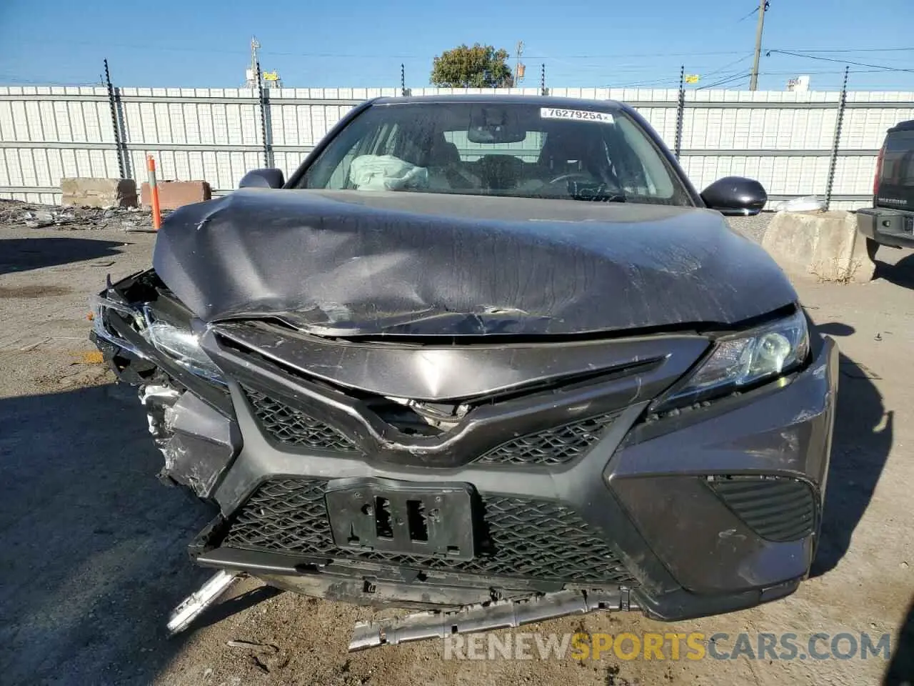 5 fotografías del automóvil dañado 4T1B11HK3KU168711 TOYOTA CAMRY 2019