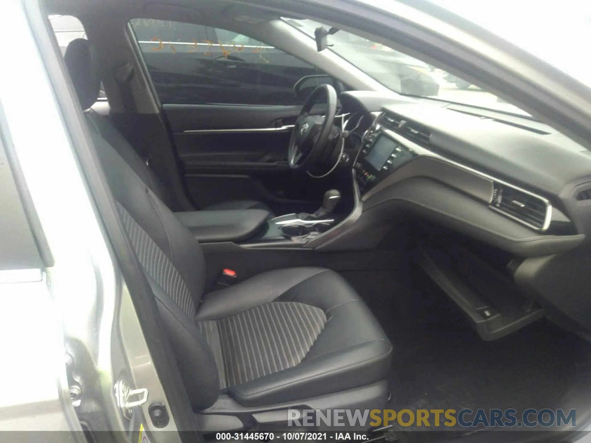 5 fotografías del automóvil dañado 4T1B11HK3KU204834 TOYOTA CAMRY 2019