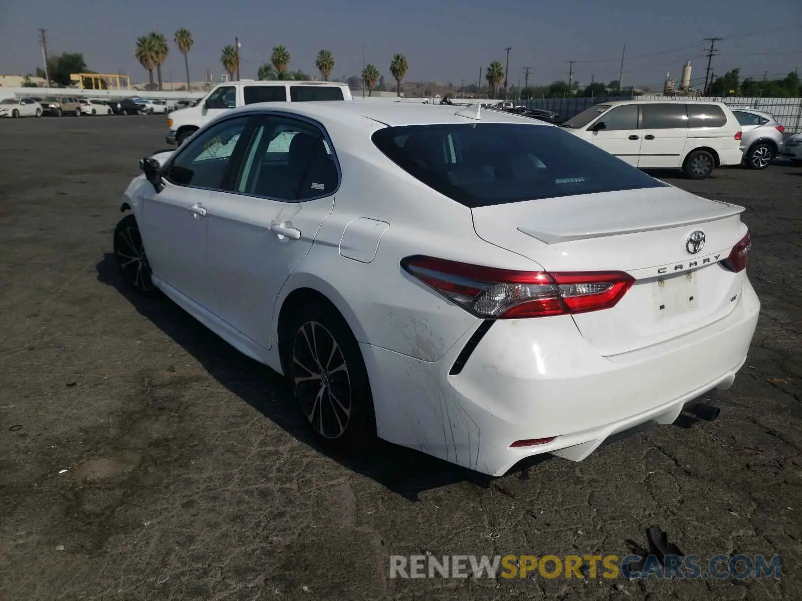 3 fotografías del automóvil dañado 4T1B11HK3KU211590 TOYOTA CAMRY 2019