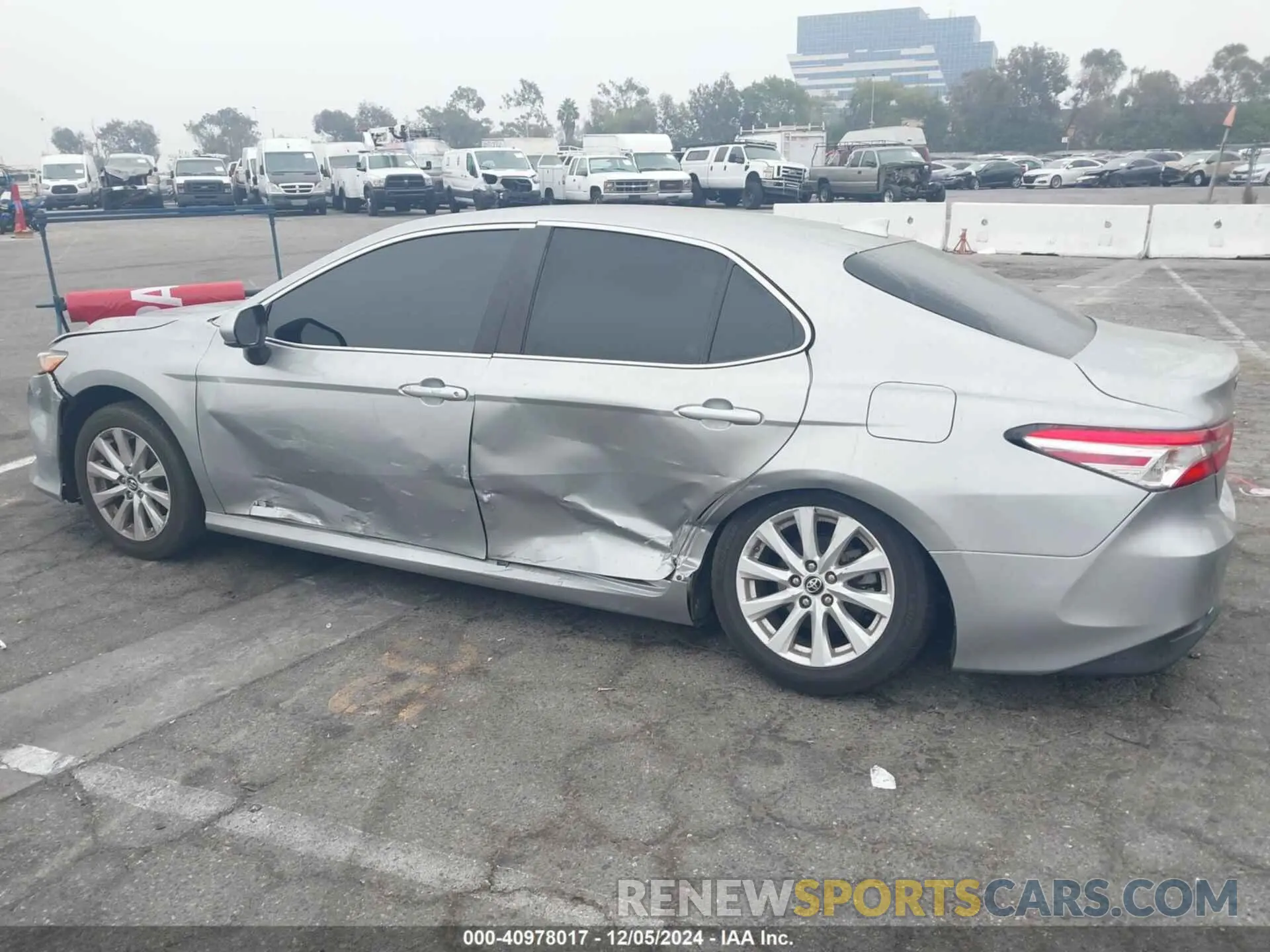 15 fotografías del automóvil dañado 4T1B11HK3KU212982 TOYOTA CAMRY 2019