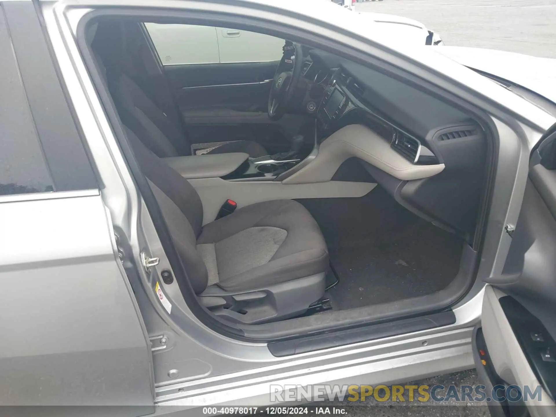 5 fotografías del automóvil dañado 4T1B11HK3KU212982 TOYOTA CAMRY 2019