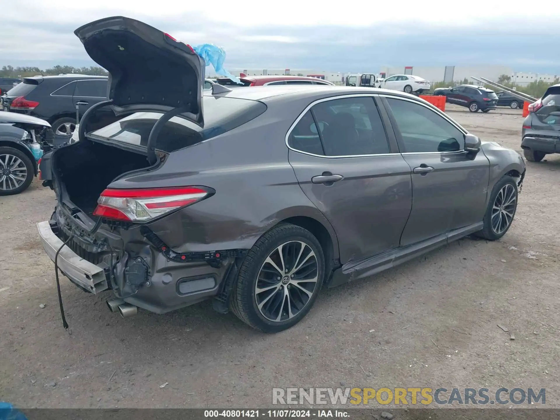 4 fotografías del automóvil dañado 4T1B11HK3KU216465 TOYOTA CAMRY 2019