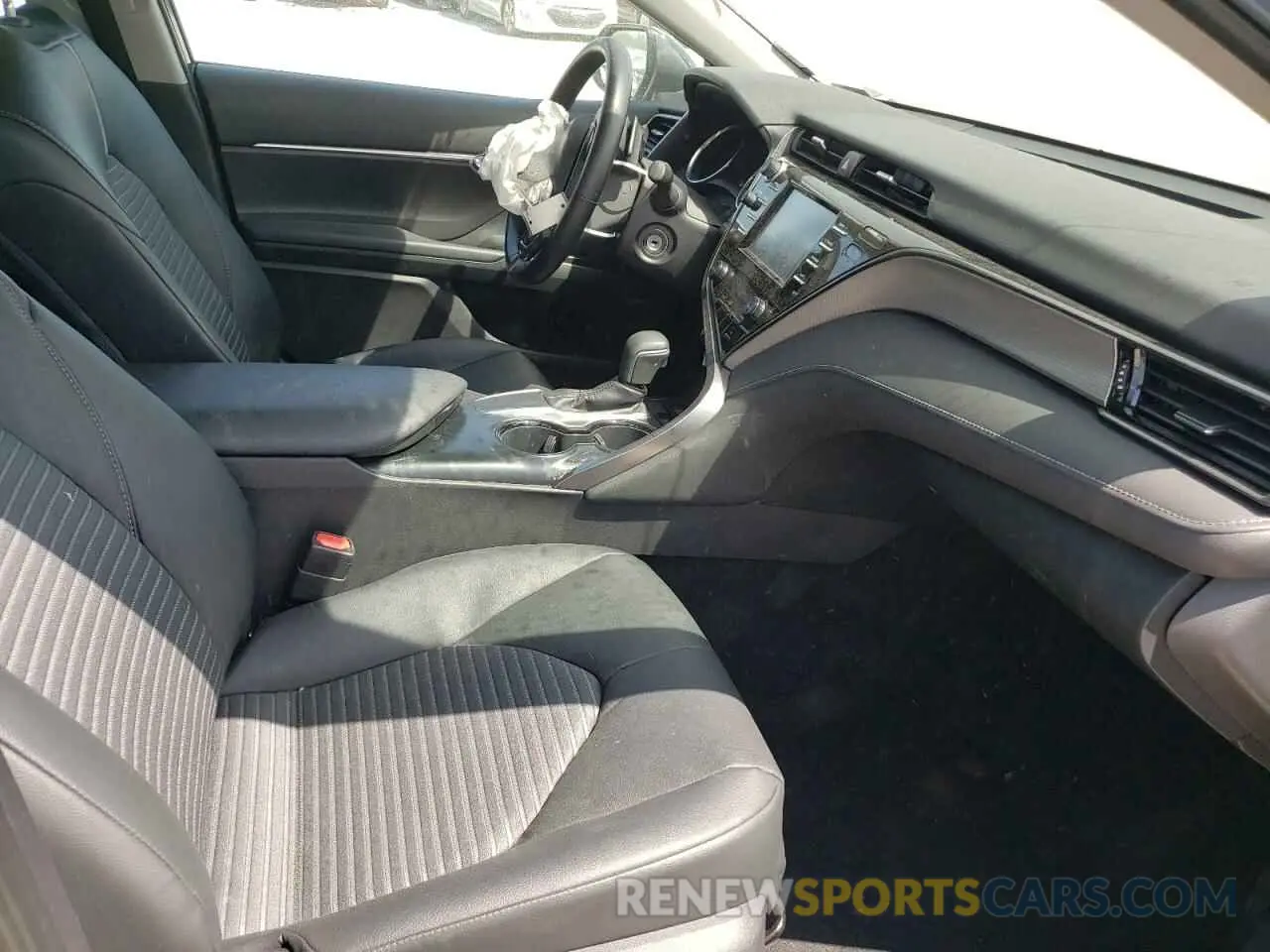 5 fotografías del automóvil dañado 4T1B11HK3KU217146 TOYOTA CAMRY 2019