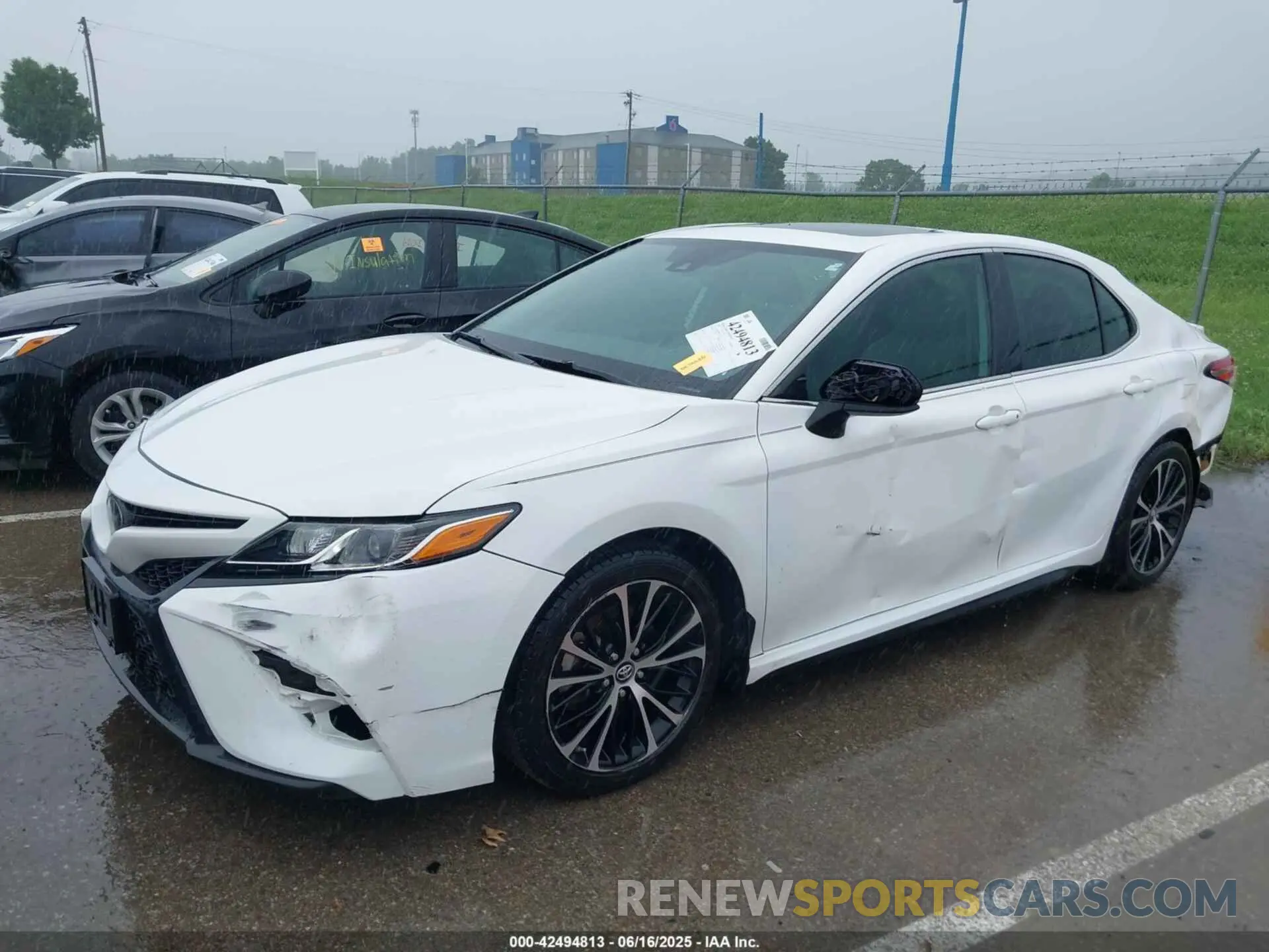2 fotografías del automóvil dañado 4T1B11HK3KU221939 TOYOTA CAMRY 2019