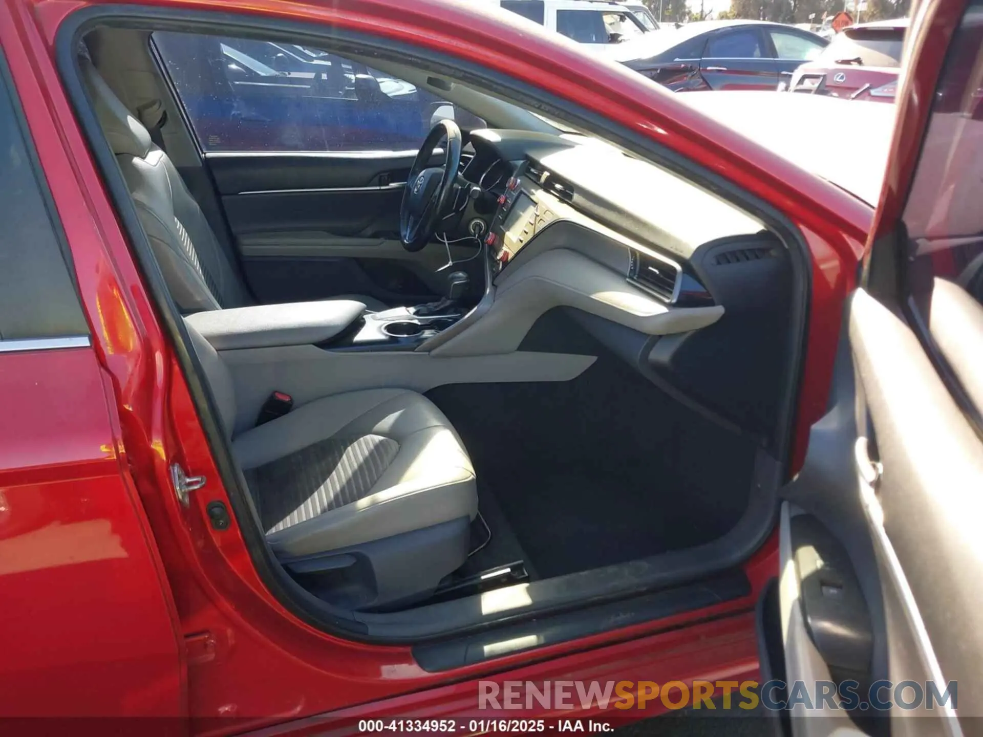 5 fotografías del automóvil dañado 4T1B11HK3KU250180 TOYOTA CAMRY 2019