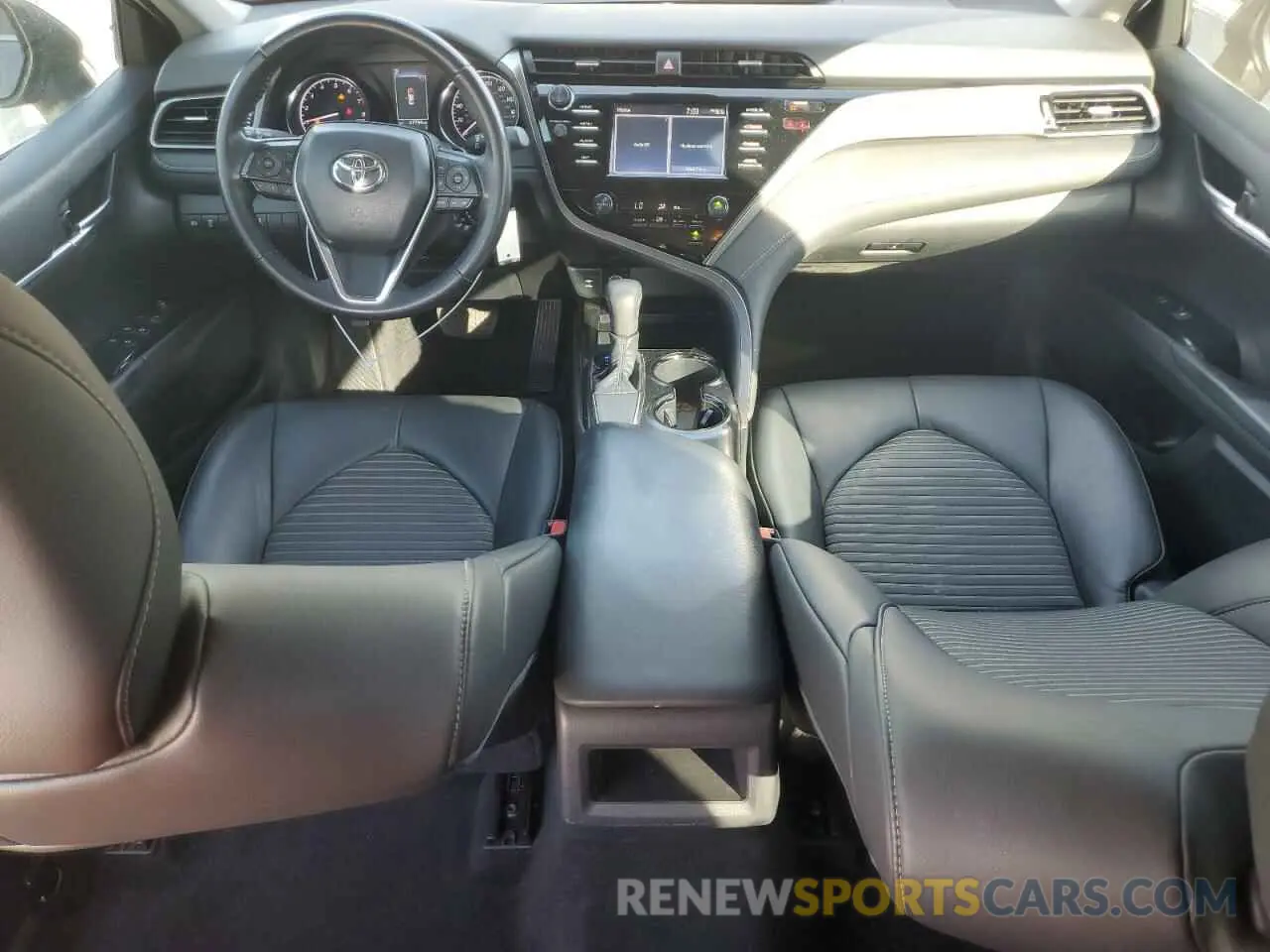 8 fotografías del automóvil dañado 4T1B11HK3KU267528 TOYOTA CAMRY 2019