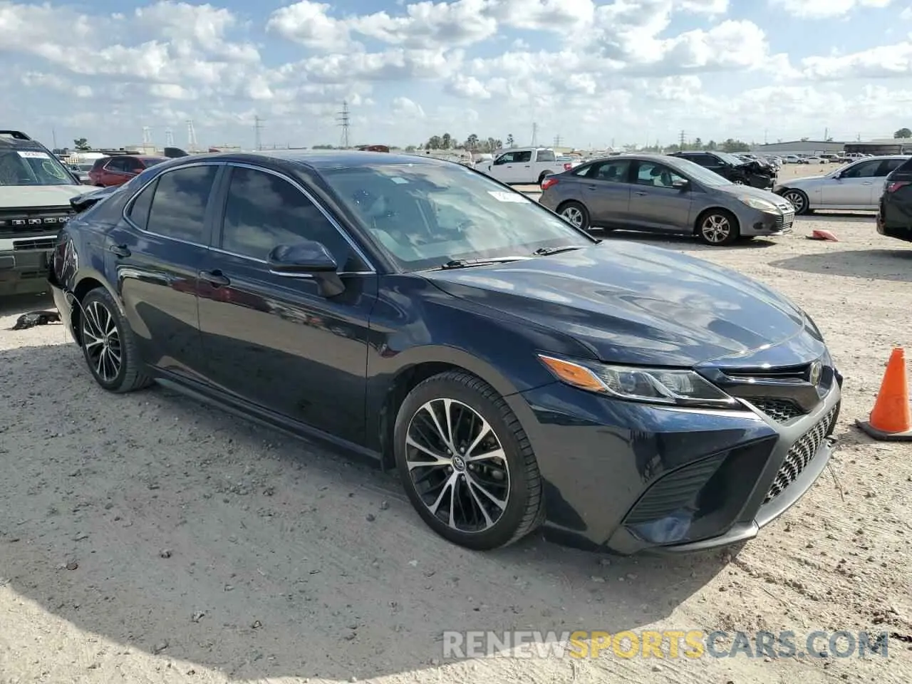 4 fotografías del automóvil dañado 4T1B11HK3KU683627 TOYOTA CAMRY 2019