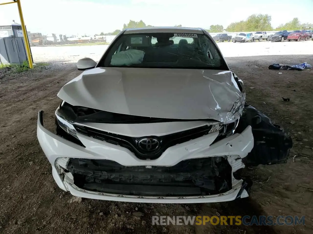 5 fotografías del automóvil dañado 4T1B11HK3KU684129 TOYOTA CAMRY 2019