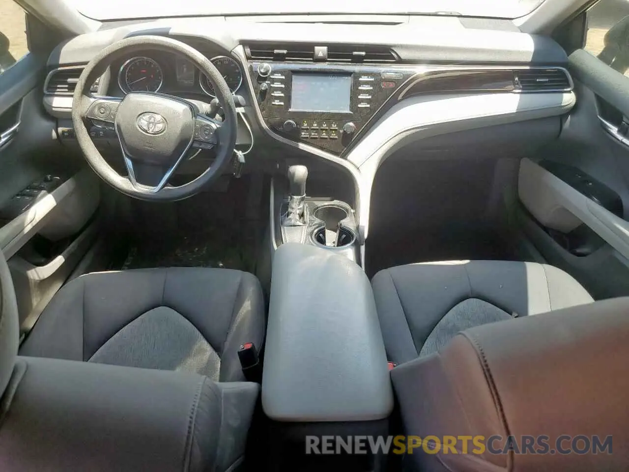 8 fotografías del automóvil dañado 4T1B11HK3KU711250 TOYOTA CAMRY 2019