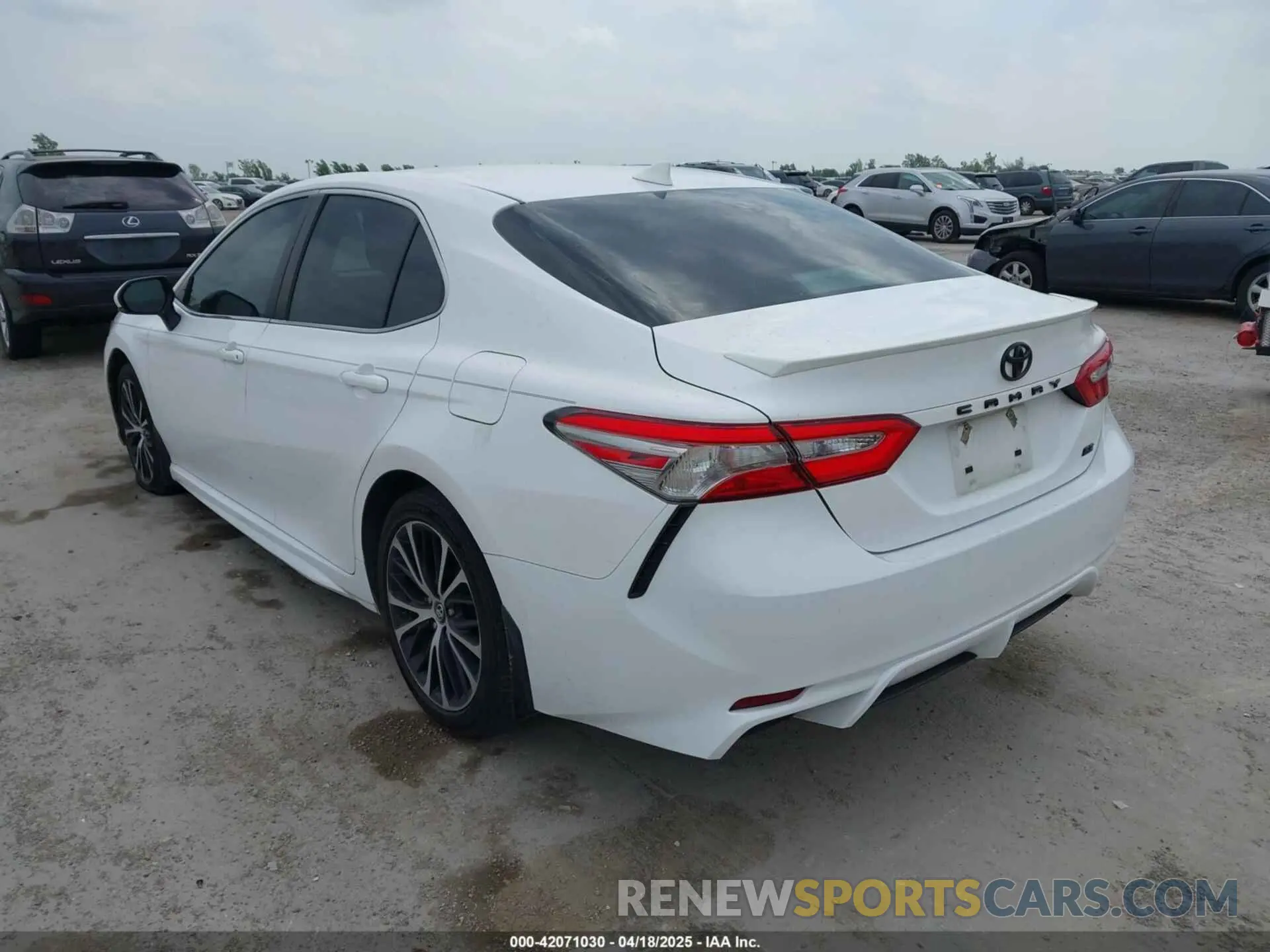 3 fotografías del automóvil dañado 4T1B11HK3KU719137 TOYOTA CAMRY 2019