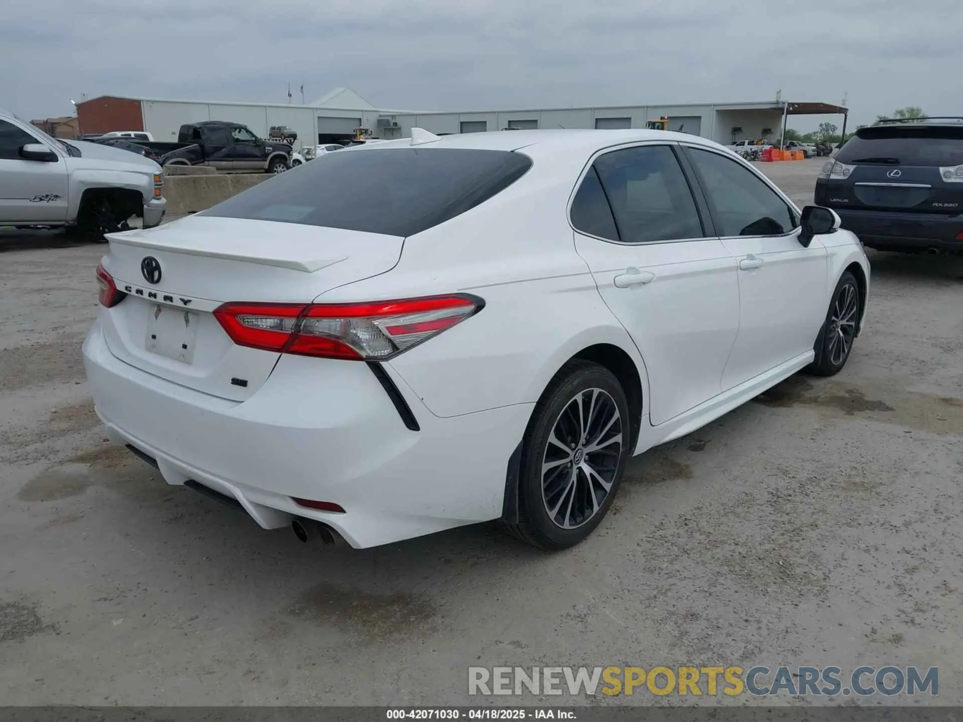 4 fotografías del automóvil dañado 4T1B11HK3KU719137 TOYOTA CAMRY 2019
