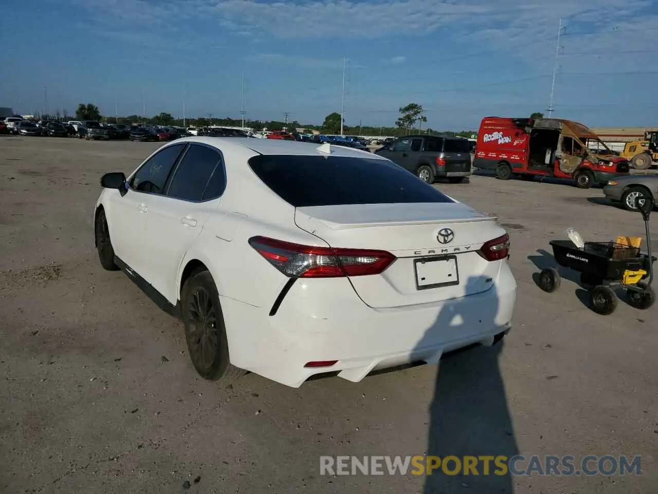3 fotografías del automóvil dañado 4T1B11HK3KU736715 TOYOTA CAMRY 2019