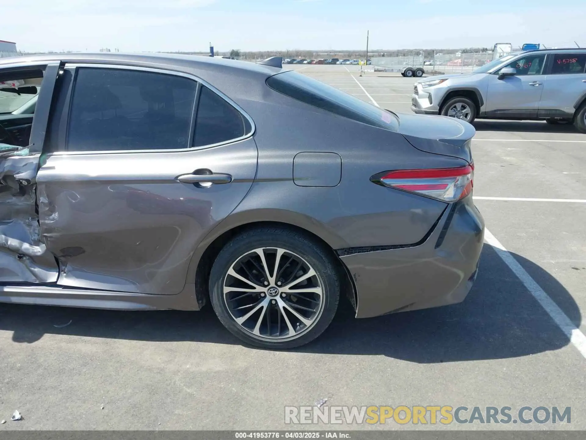 18 fotografías del automóvil dañado 4T1B11HK3KU747018 TOYOTA CAMRY 2019