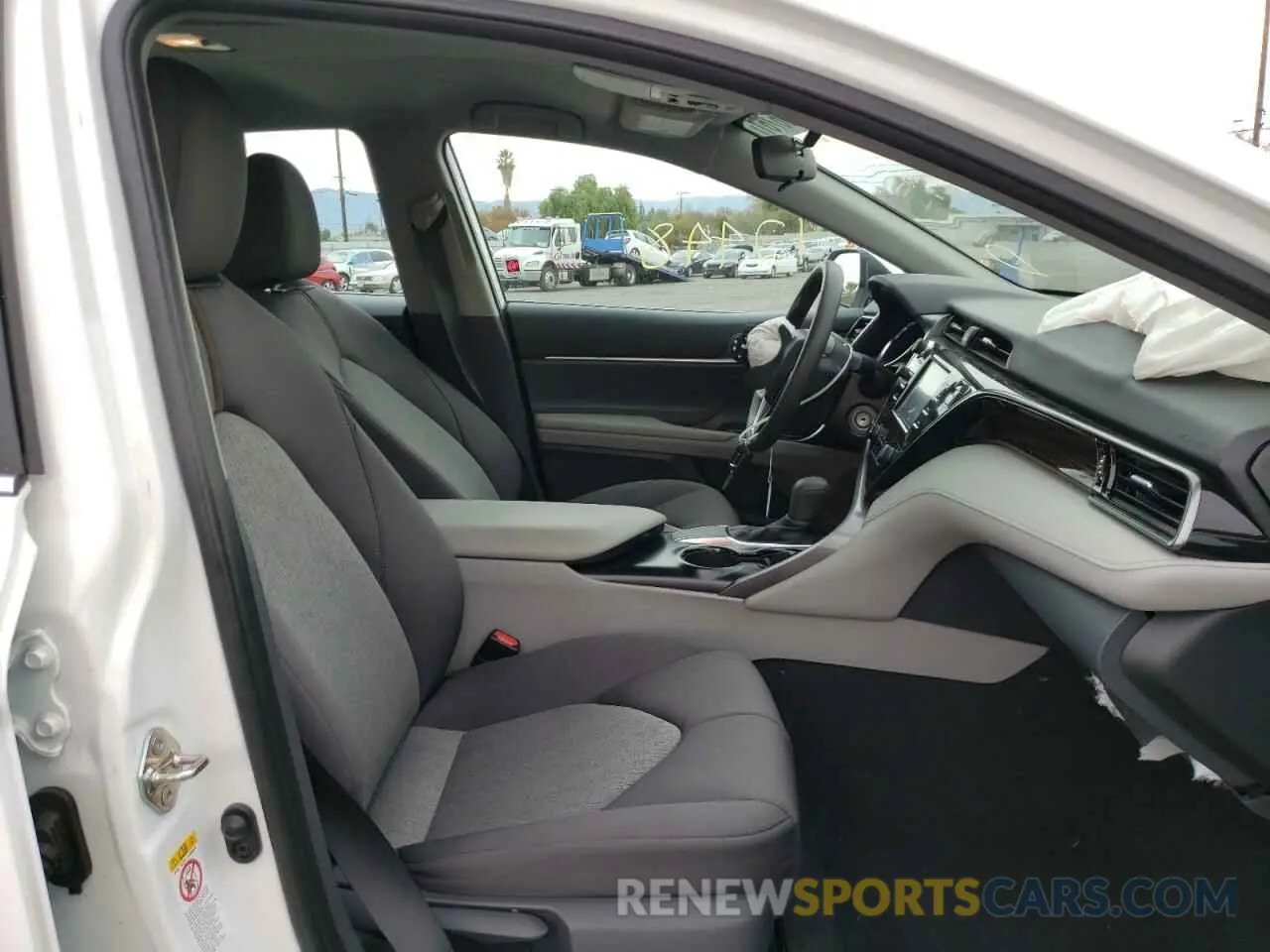 5 fotografías del automóvil dañado 4T1B11HK3KU748721 TOYOTA CAMRY 2019