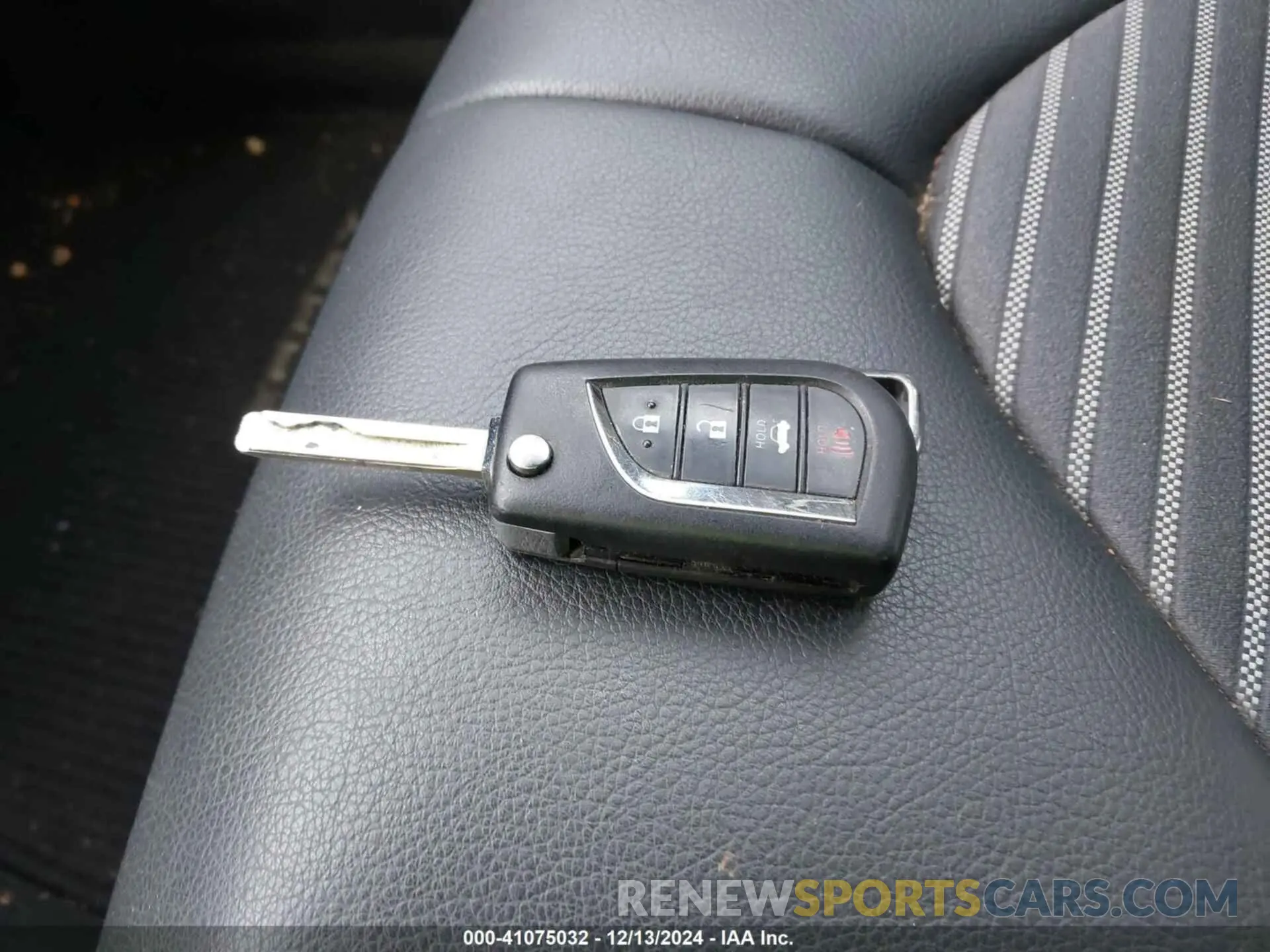 11 fotografías del automóvil dañado 4T1B11HK3KU764255 TOYOTA CAMRY 2019