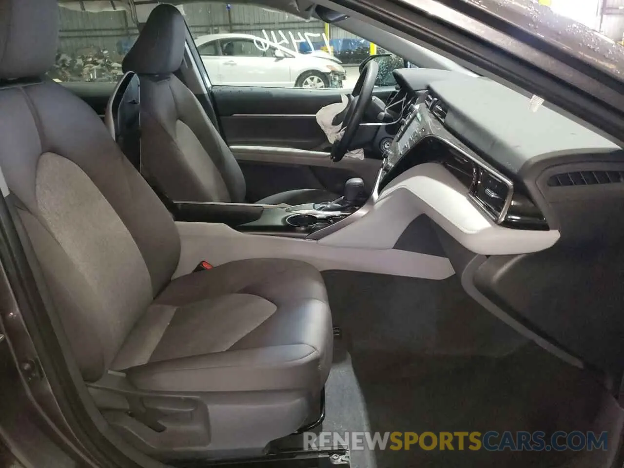 5 fotografías del automóvil dañado 4T1B11HK3KU781797 TOYOTA CAMRY 2019