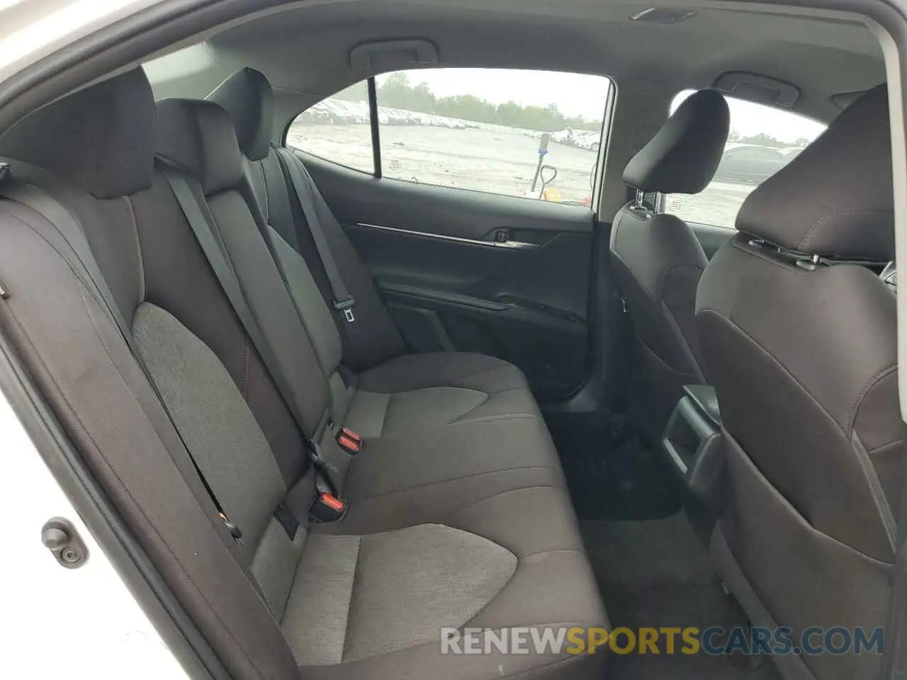 10 fotografías del automóvil dañado 4T1B11HK3KU786952 TOYOTA CAMRY 2019