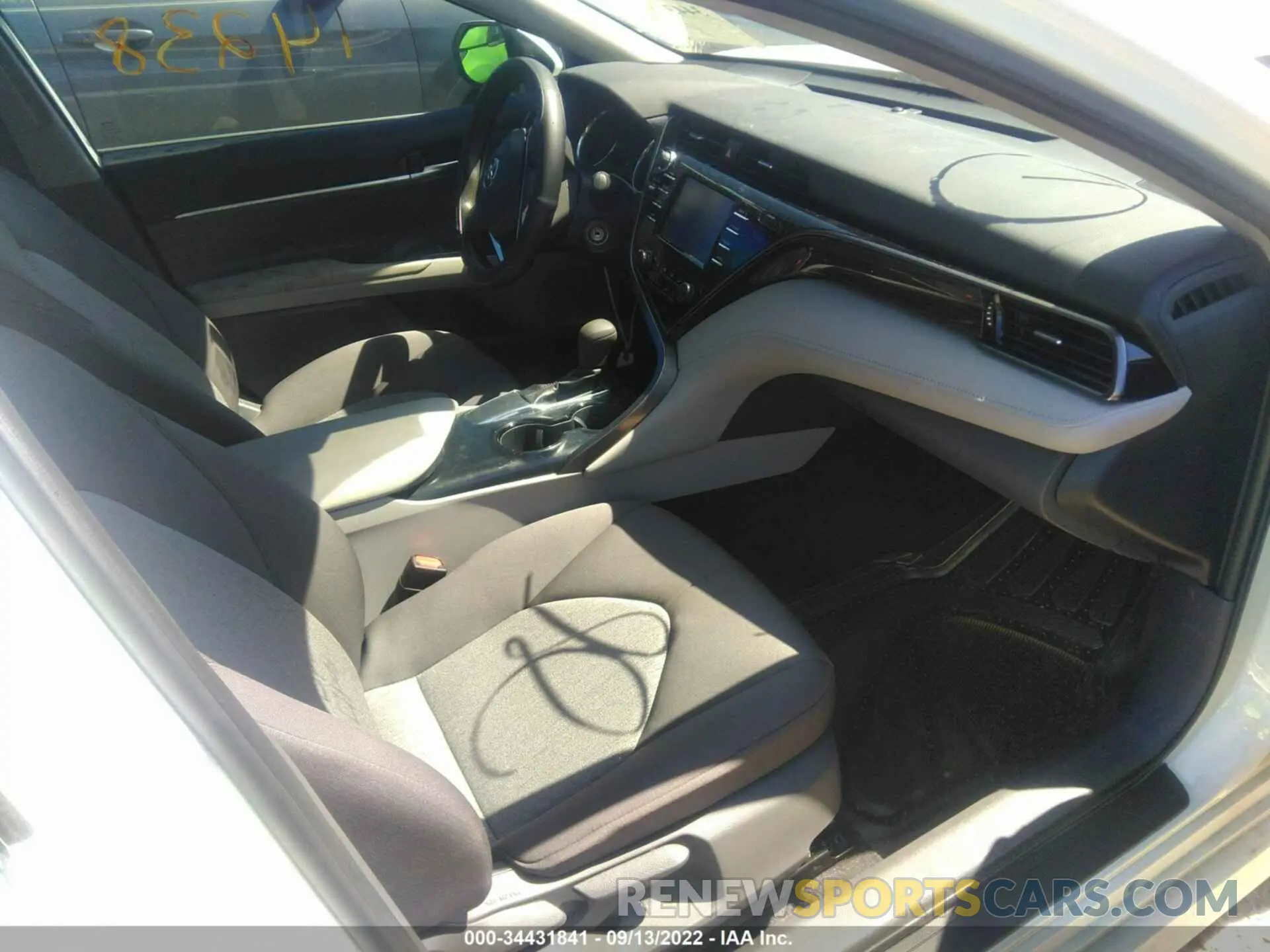 5 fotografías del automóvil dañado 4T1B11HK3KU799877 TOYOTA CAMRY 2019