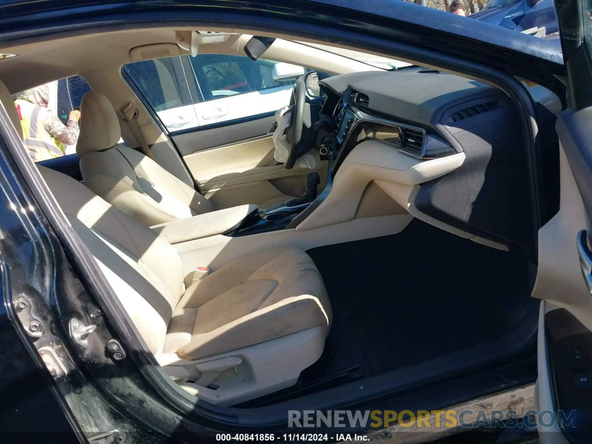 5 fotografías del automóvil dañado 4T1B11HK3KU802258 TOYOTA CAMRY 2019
