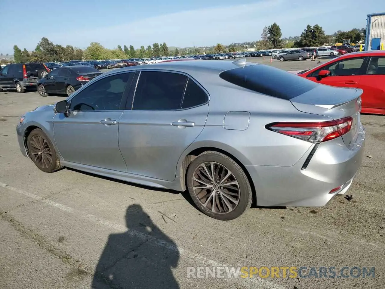 2 fotografías del automóvil dañado 4T1B11HK3KU811123 TOYOTA CAMRY 2019