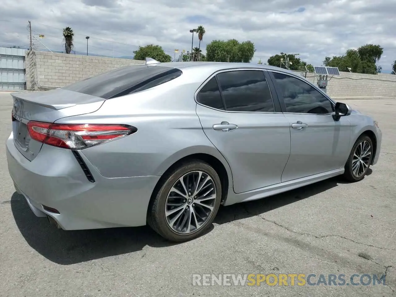 3 fotografías del automóvil dañado 4T1B11HK3KU824809 TOYOTA CAMRY 2019