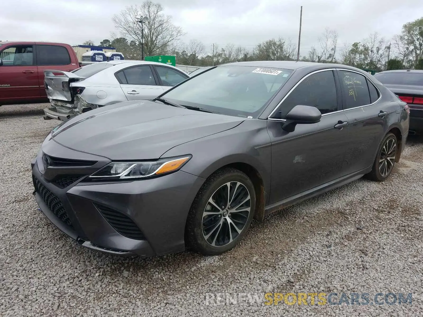 2 fotografías del automóvil dañado 4T1B11HK3KU826074 TOYOTA CAMRY 2019