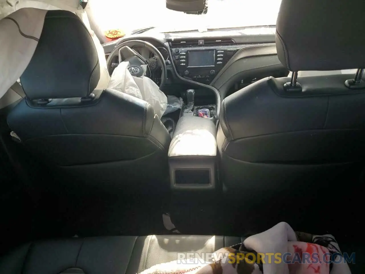 8 fotografías del automóvil dañado 4T1B11HK3KU834322 TOYOTA CAMRY 2019