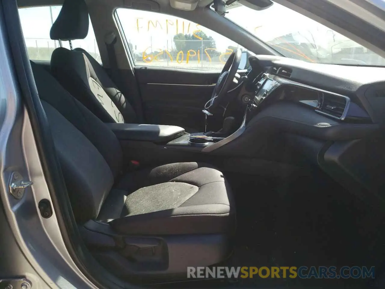 5 fotografías del automóvil dañado 4T1B11HK3KU842176 TOYOTA CAMRY 2019
