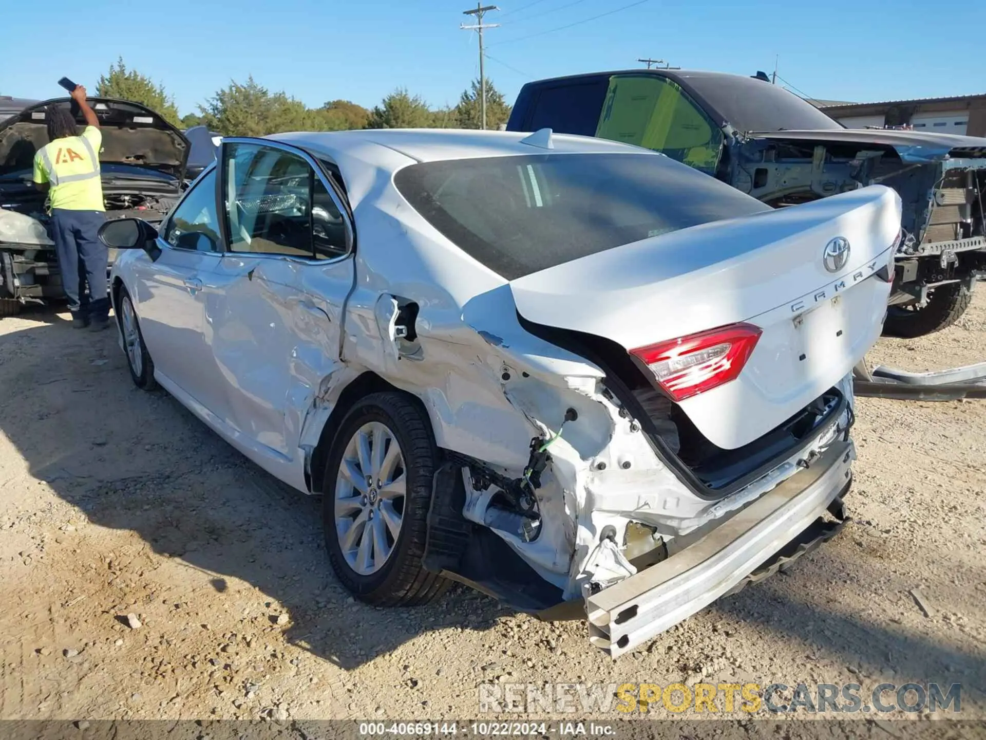 3 fotografías del automóvil dañado 4T1B11HK3KU847457 TOYOTA CAMRY 2019