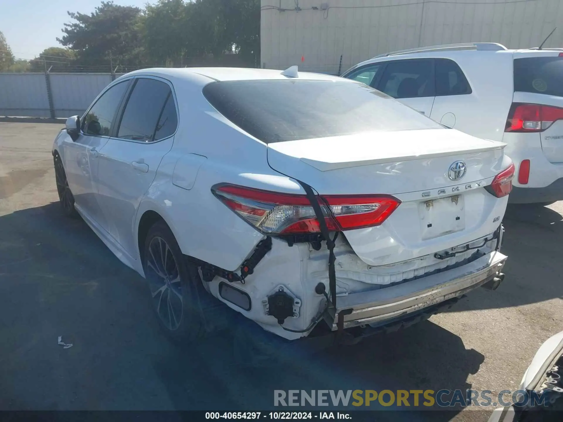 3 fotografías del automóvil dañado 4T1B11HK3KU848348 TOYOTA CAMRY 2019