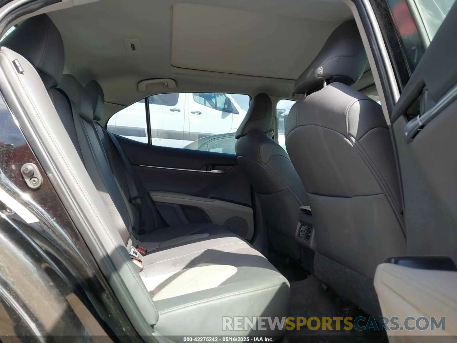 8 fotografías del automóvil dañado 4T1B11HK4KU159810 TOYOTA CAMRY 2019