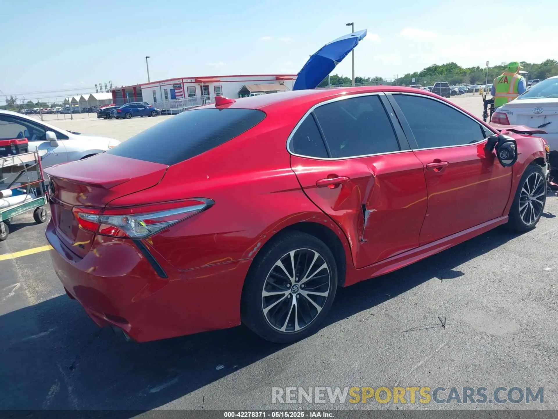 4 fotografías del automóvil dañado 4T1B11HK4KU168863 TOYOTA CAMRY 2019