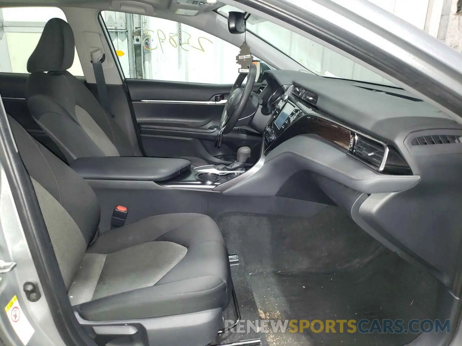 5 fotografías del automóvil dañado 4T1B11HK4KU177658 TOYOTA CAMRY 2019