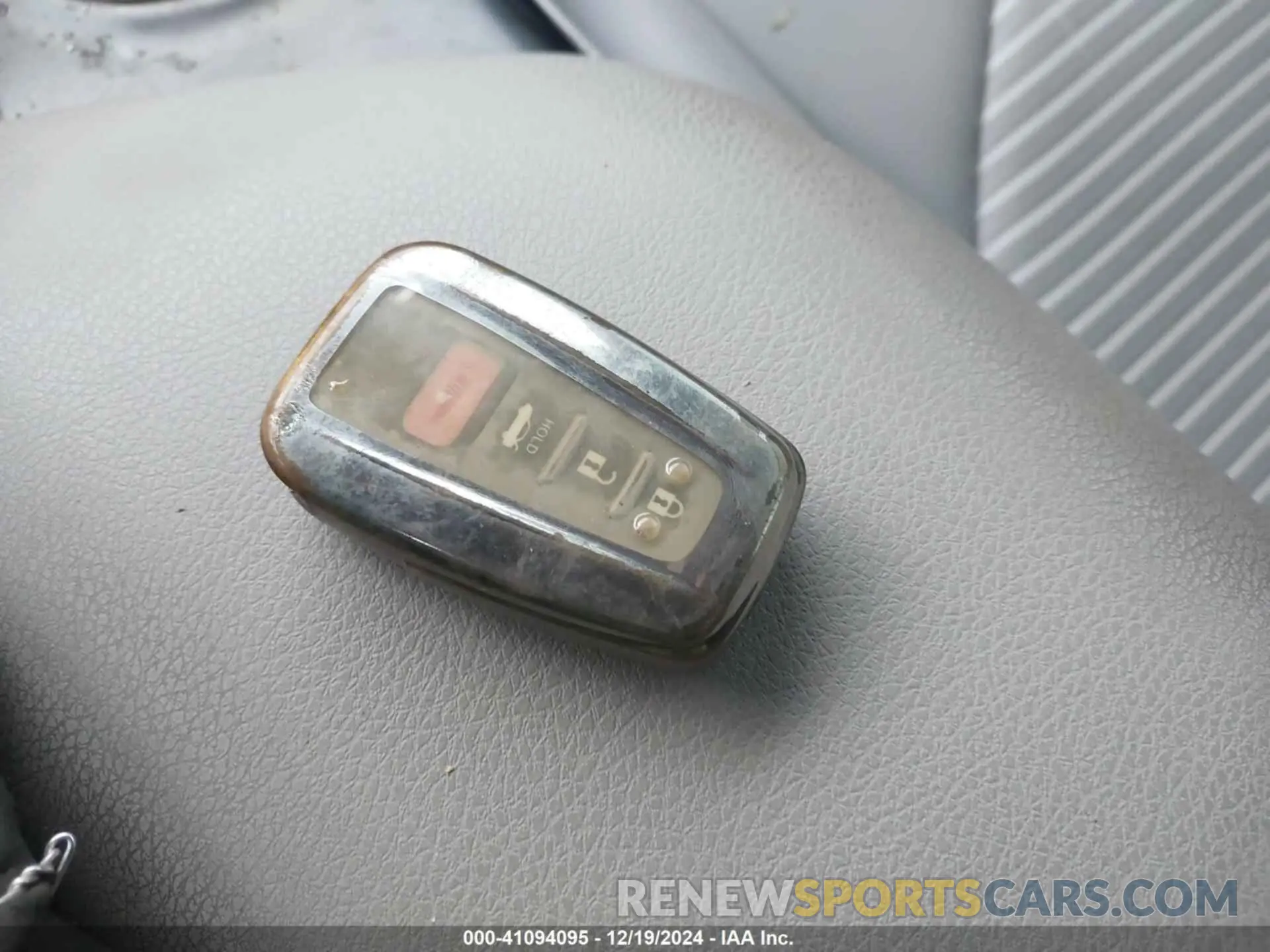 11 fotografías del automóvil dañado 4T1B11HK4KU180561 TOYOTA CAMRY 2019