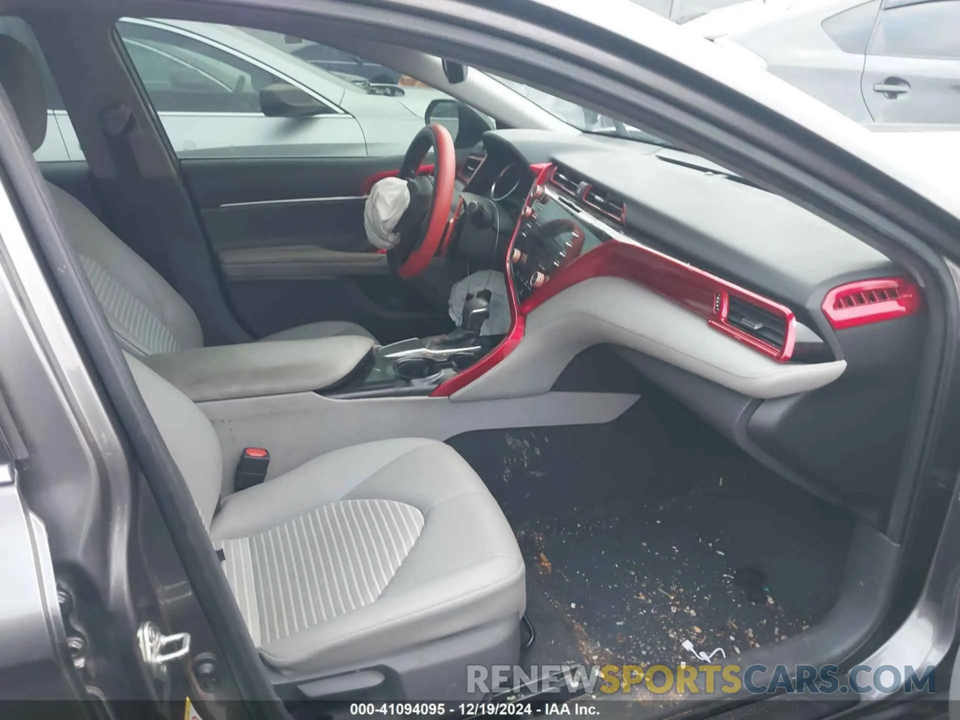 5 fotografías del automóvil dañado 4T1B11HK4KU180561 TOYOTA CAMRY 2019