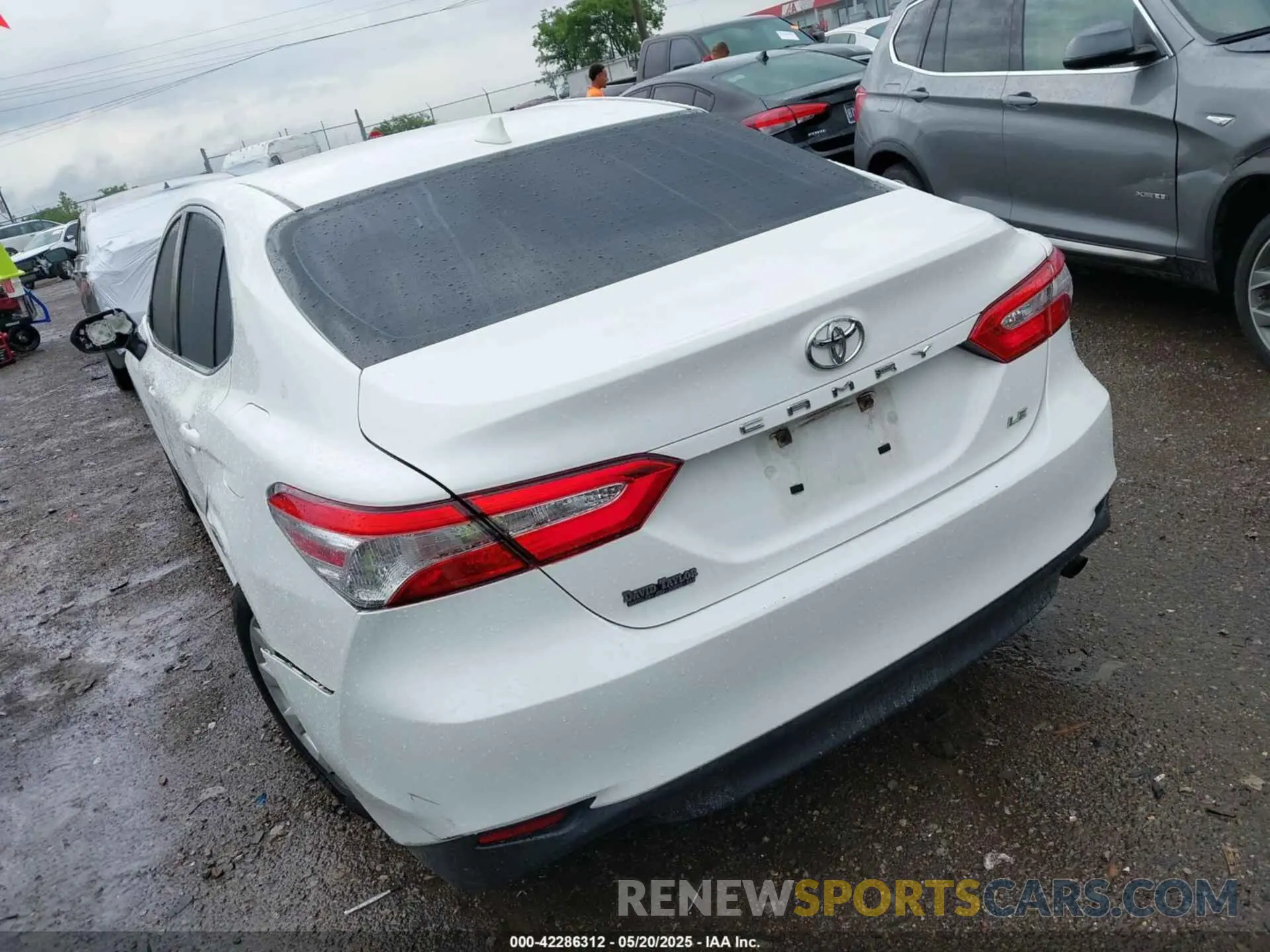 3 fotografías del automóvil dañado 4T1B11HK4KU192631 TOYOTA CAMRY 2019