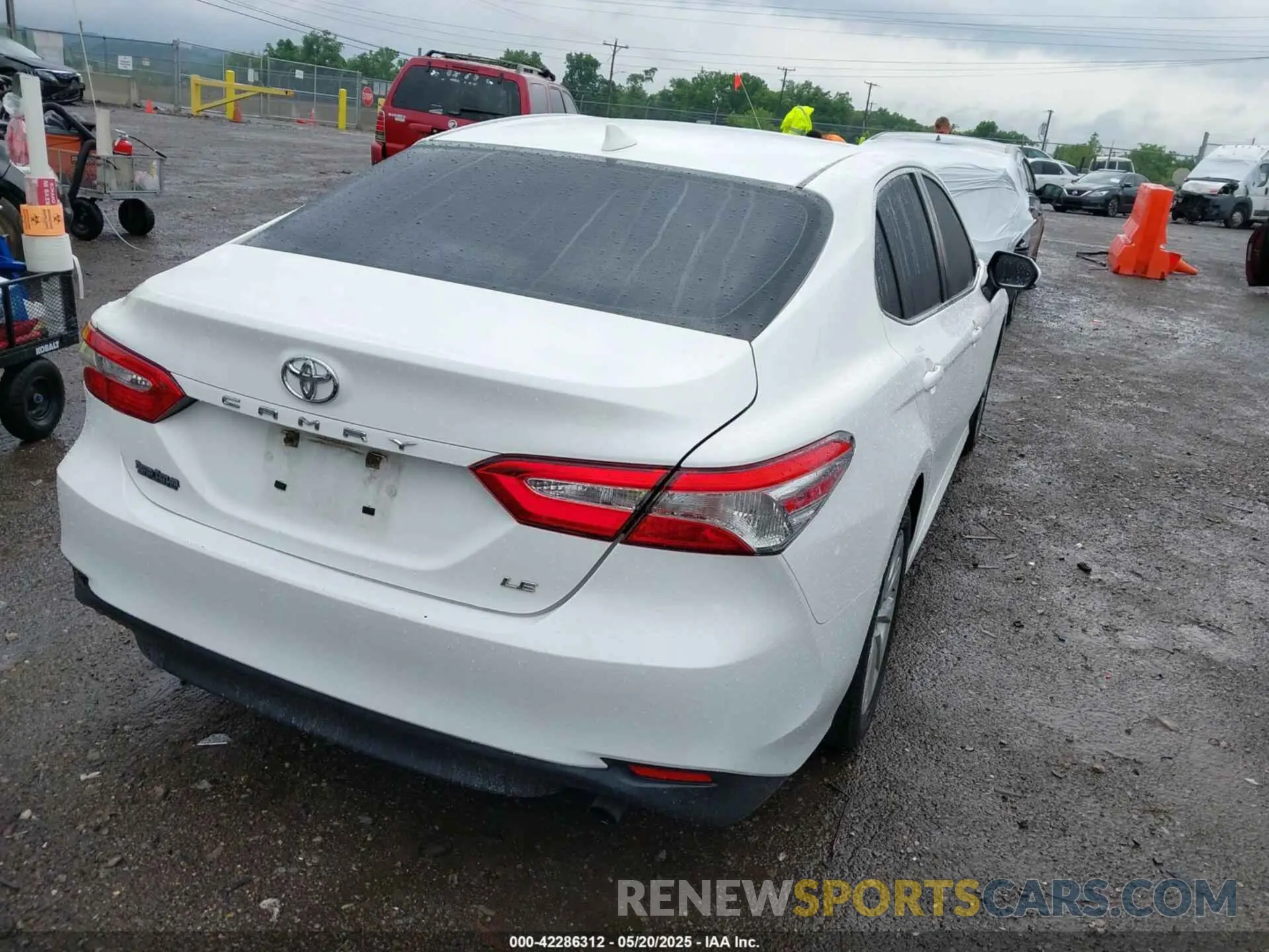4 fotografías del automóvil dañado 4T1B11HK4KU192631 TOYOTA CAMRY 2019