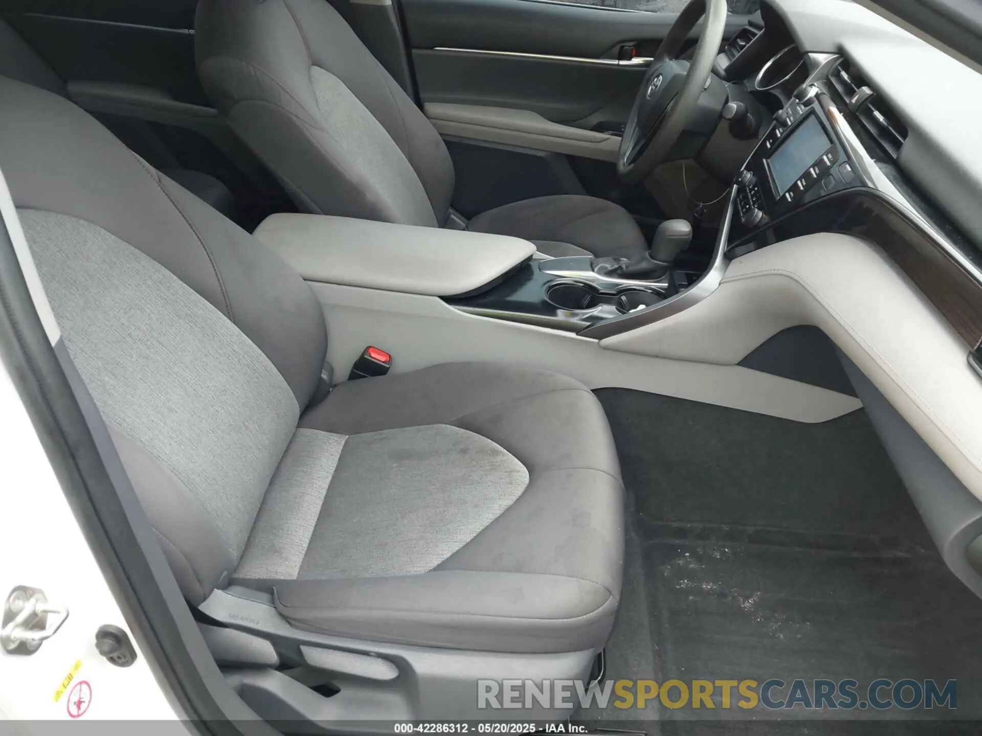 5 fotografías del automóvil dañado 4T1B11HK4KU192631 TOYOTA CAMRY 2019