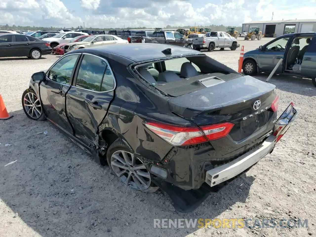 3 fotografías del automóvil dañado 4T1B11HK4KU231752 TOYOTA CAMRY 2019