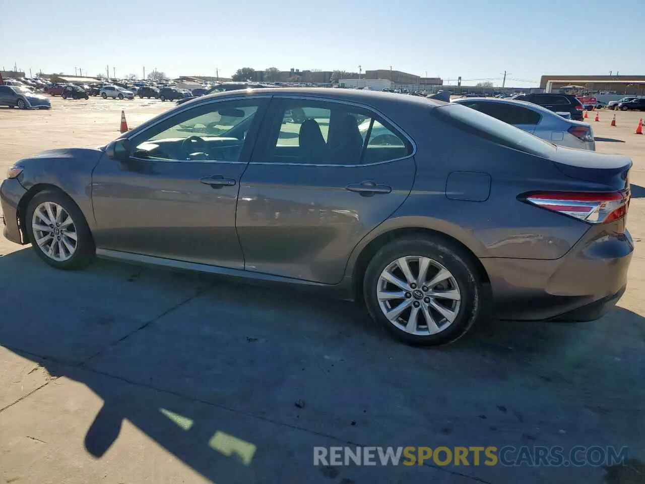 2 fotografías del automóvil dañado 4T1B11HK4KU242119 TOYOTA CAMRY 2019