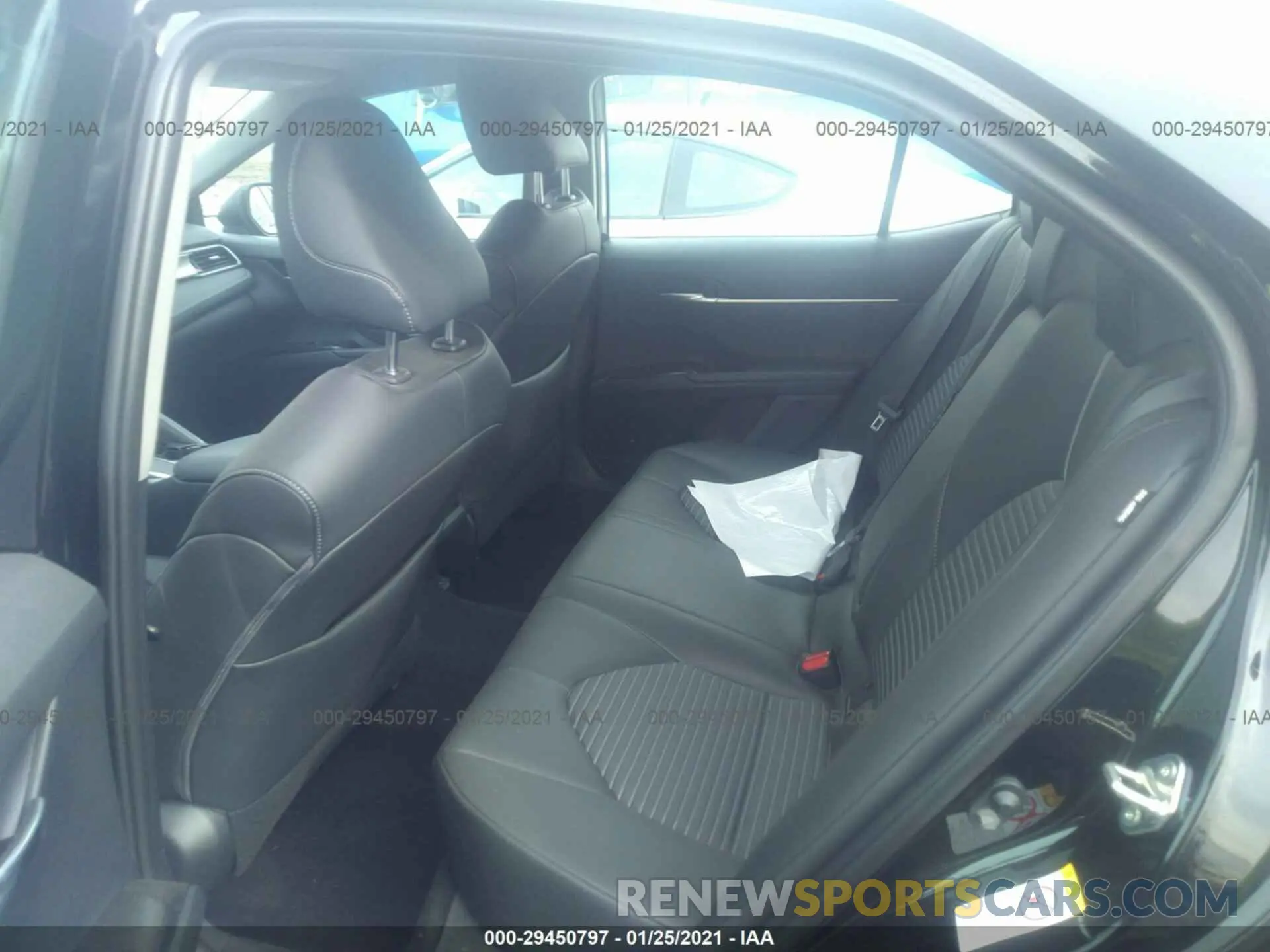 8 fotografías del automóvil dañado 4T1B11HK4KU246557 TOYOTA CAMRY 2019