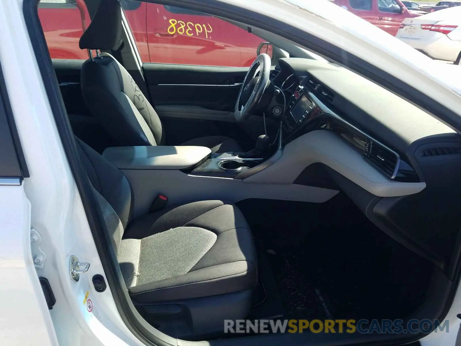 5 fotografías del automóvil dañado 4T1B11HK4KU246977 TOYOTA CAMRY 2019